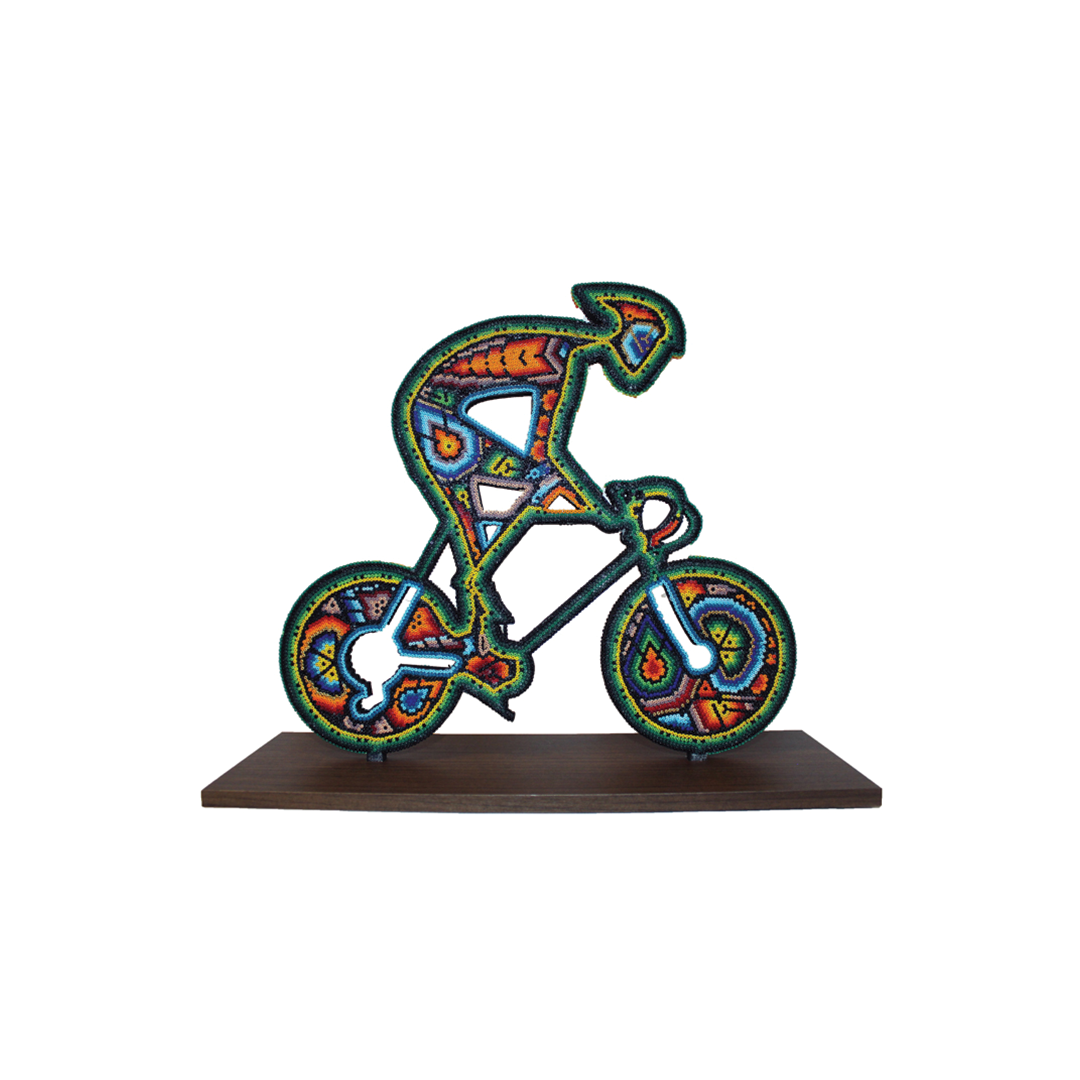 Escultura Ciclista Wiárika Chaquiras