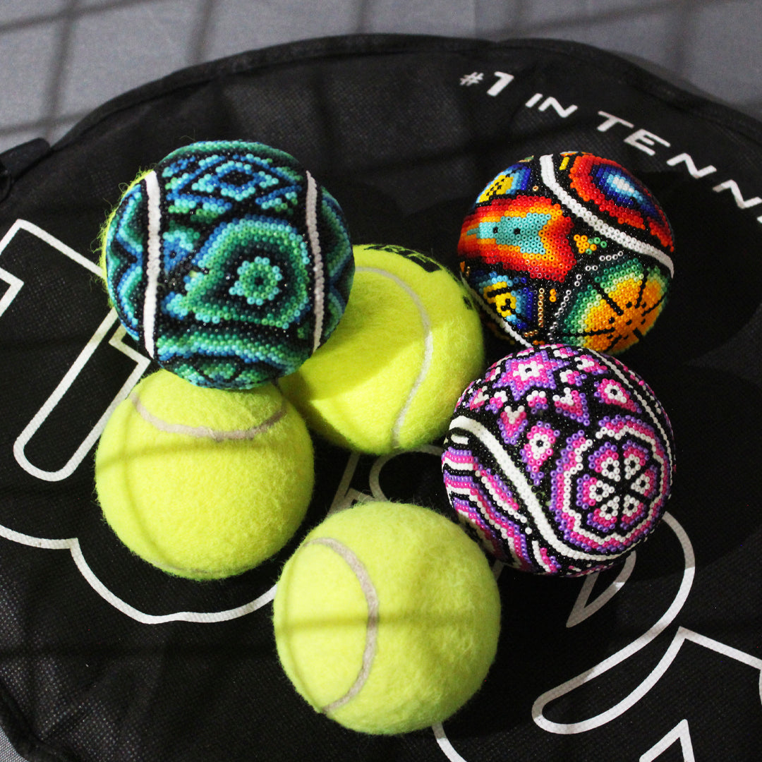 Pelota de Tennis Wixárika Chaquiras